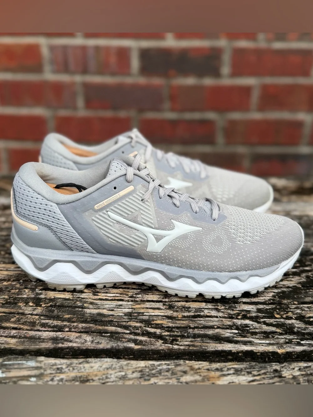 Mizuno Wave Horizon 5 Womens Sz 10.5 Gray Mesh Athletic Running Jogging Shoes X4